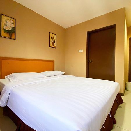 Oyo 90108 Hotel Kaya Kota Kinabalu Ngoại thất bức ảnh