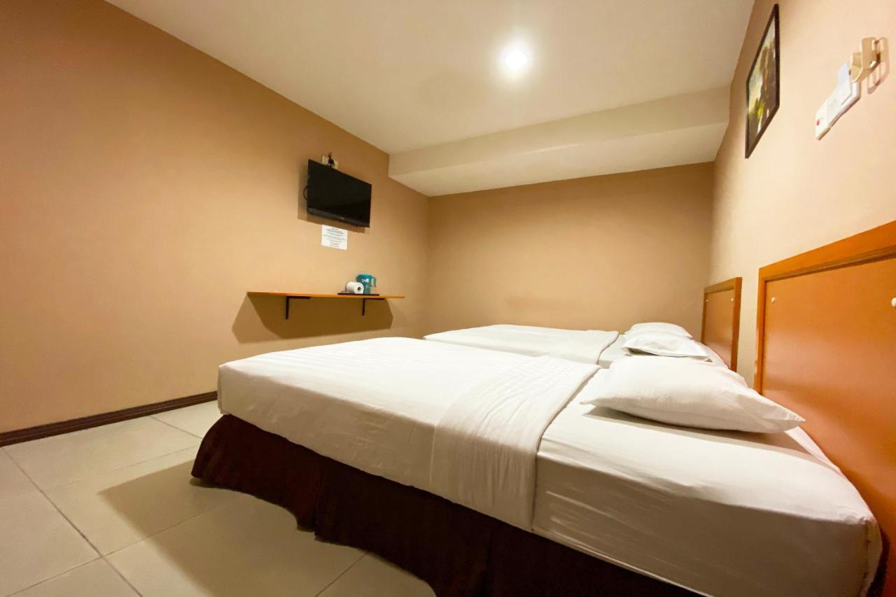 Oyo 90108 Hotel Kaya Kota Kinabalu Ngoại thất bức ảnh